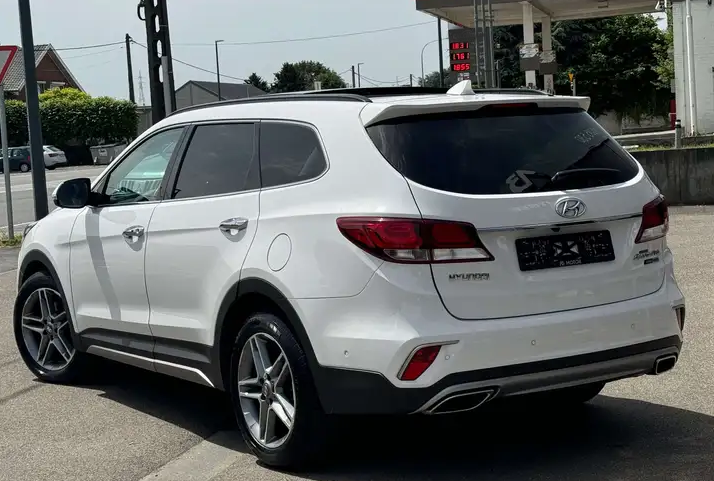 Left hand drive HYUNDAI SANTA FE GRAND 2.2 CRDi
